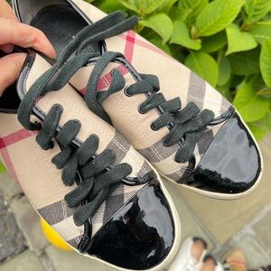 Burberry Women's Black and Cream Sneakers